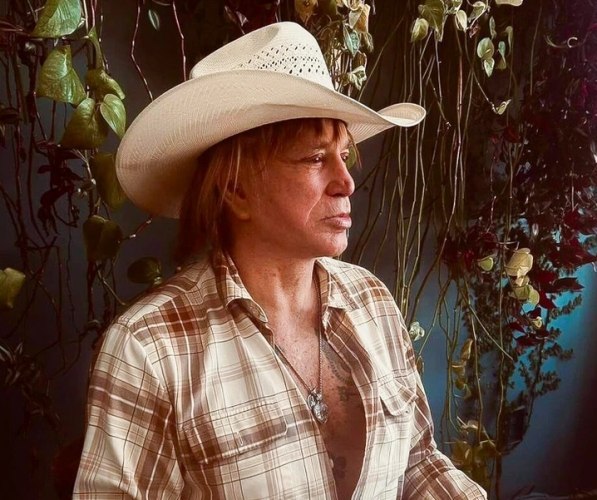 “My Heart Breaks For Him!” Shocking New Photos of 72-Year-Old Mickey Rourke Spark Concern and Debate